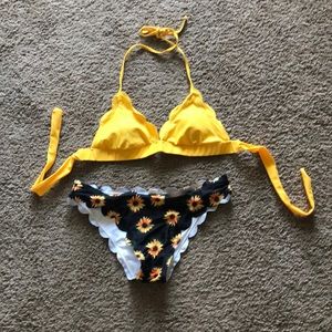 NWOT SHEIN scalloped sunflower bikini 🌻